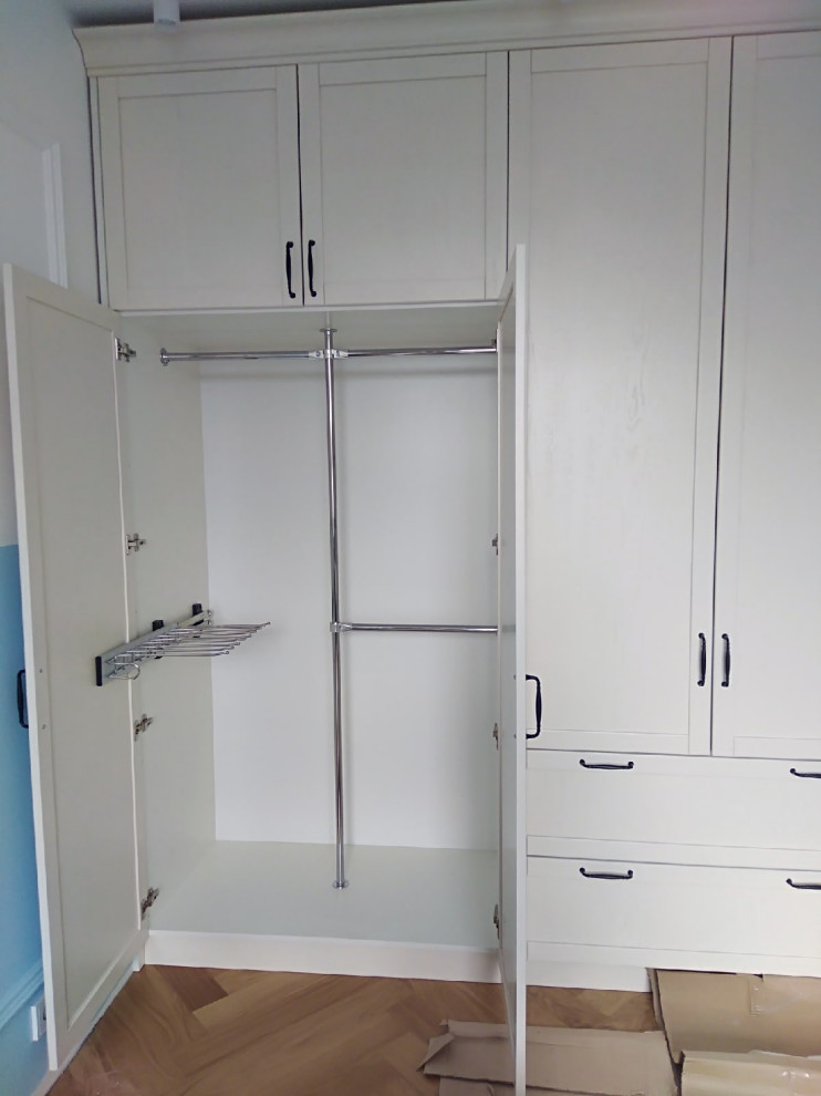 Шкаф в детскую из массива дуба Модерн