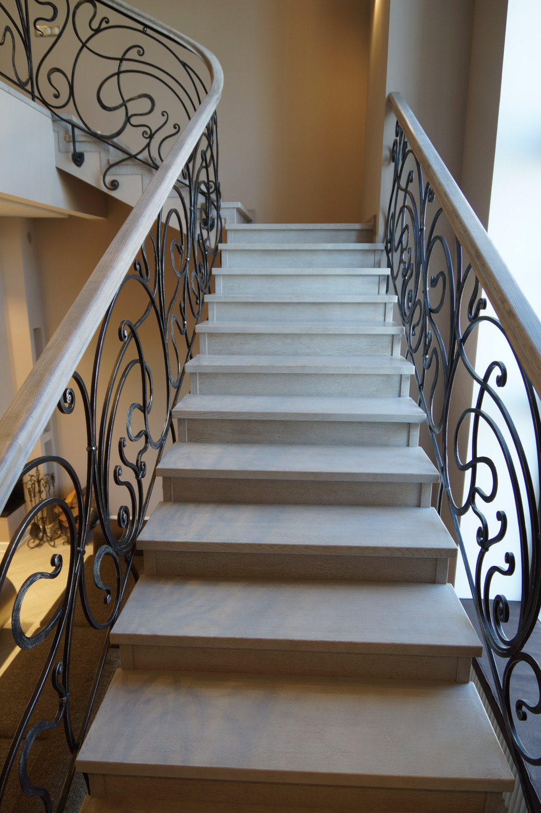 Кованное перильное ограждение в котеджном поселке Онегино