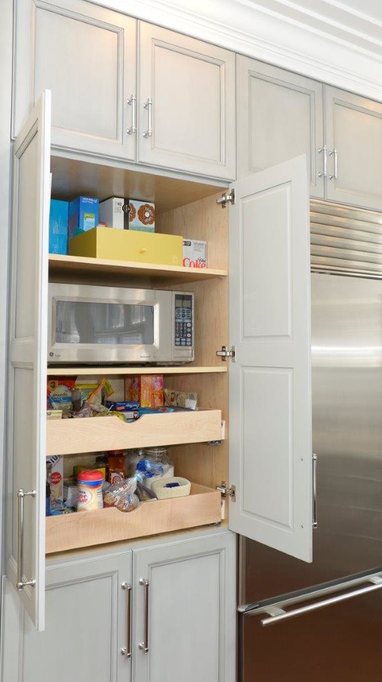 Eat-in kitchen - mid-sized transitional l-shaped eat-in kitchen idea in Chicago with recessed-panel cabinets, gray cabinets and stainless steel appliances