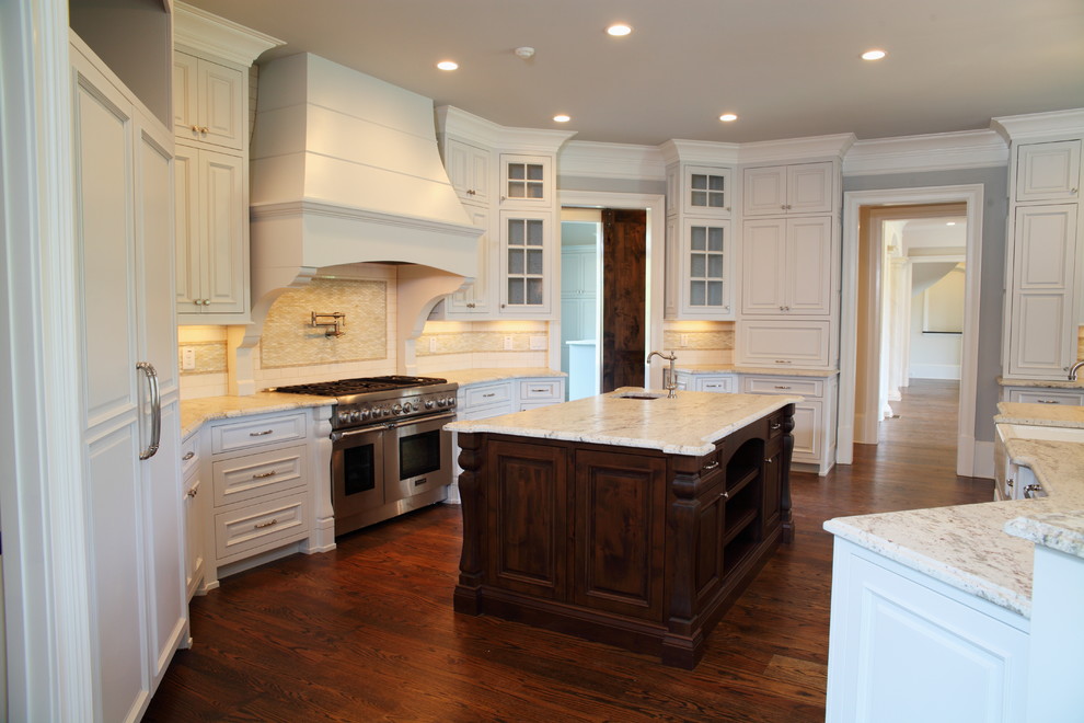 Transitional kitchen photo in Atlanta