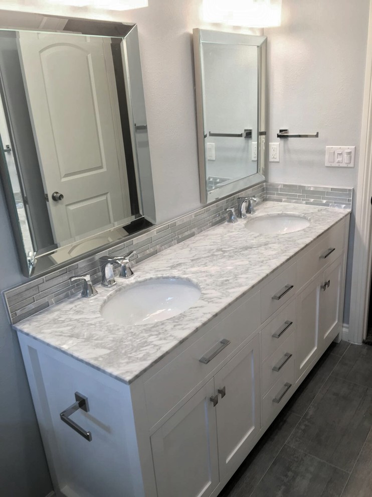 Inspiration for a mid-sized contemporary master bathroom in Los Angeles with shaker cabinets, white cabinets, gray tile, glass tile, grey walls, an undermount sink, marble benchtops and grey floor.
