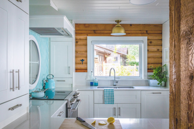 Beach Log Home update stile-marinaro-cucina