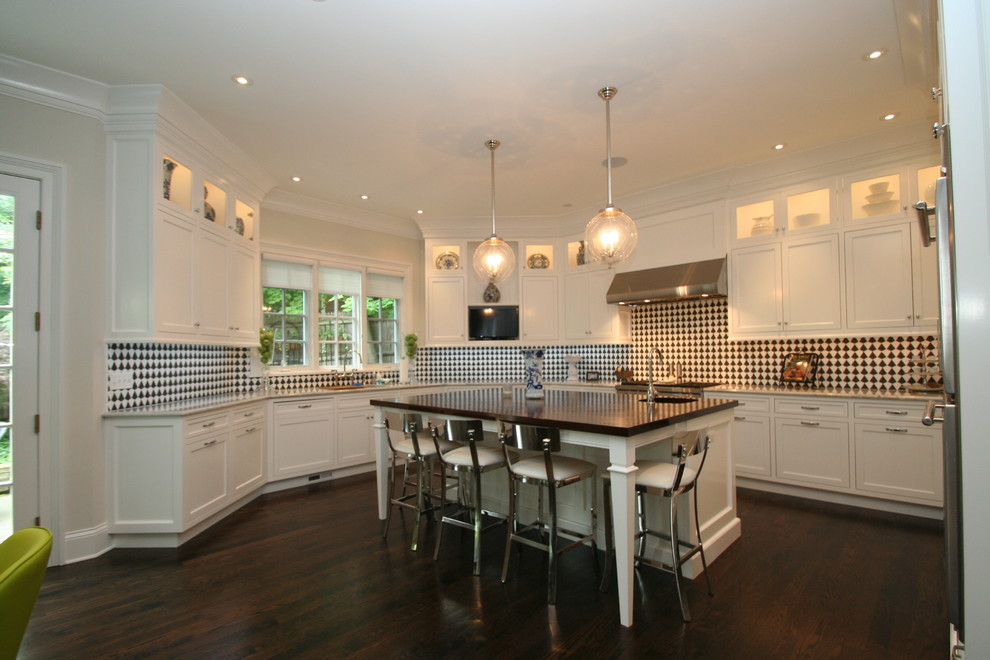 Transitional kitchen photo in Chicago