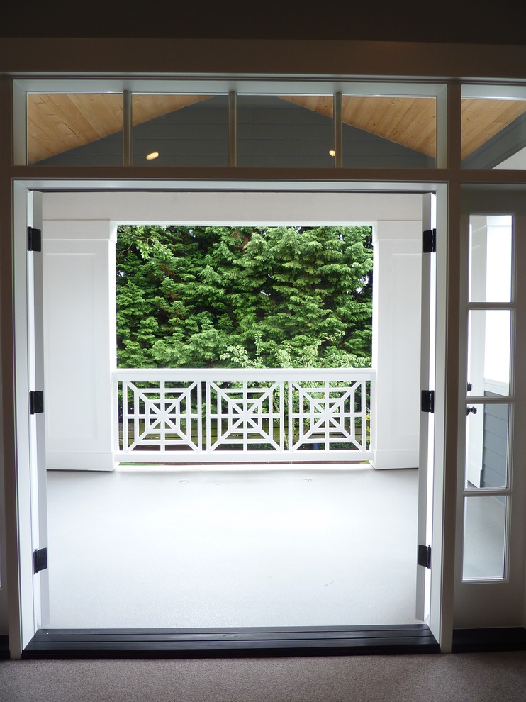 This is an example of a contemporary verandah in Seattle.