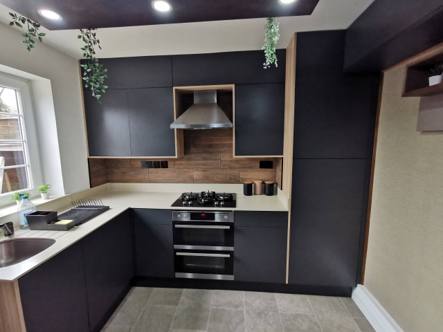 Council flat kitchen moderne-koekken