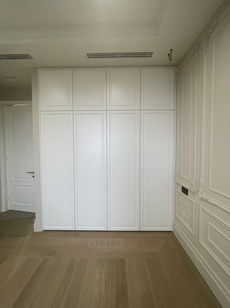 Встроенные распашные шкафы