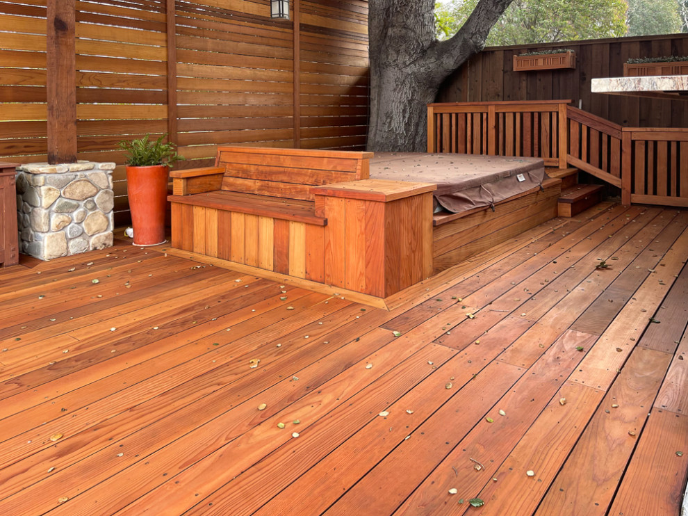 Outdoor Kitchen & Deck
