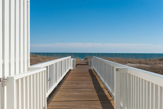 Oceanfront Renovation moderne-terrasse