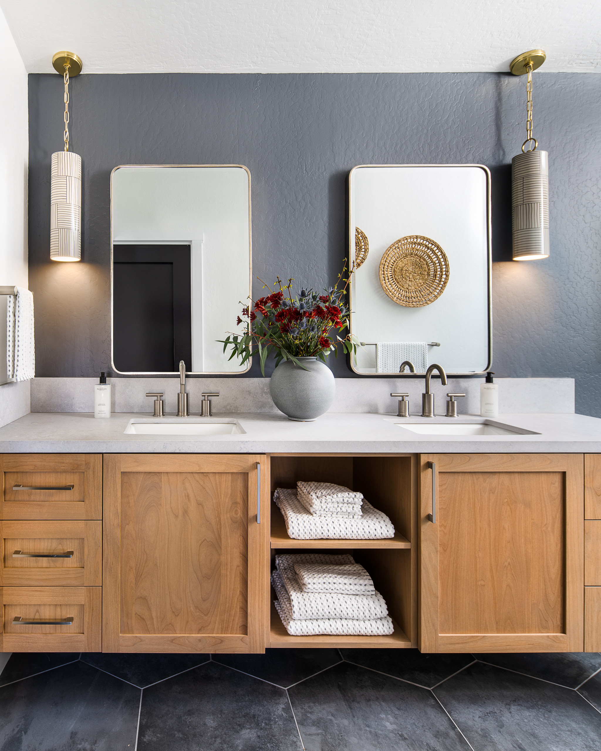 15 Bathroom Vanities Packed With Style and Storage, image size:2048x2560