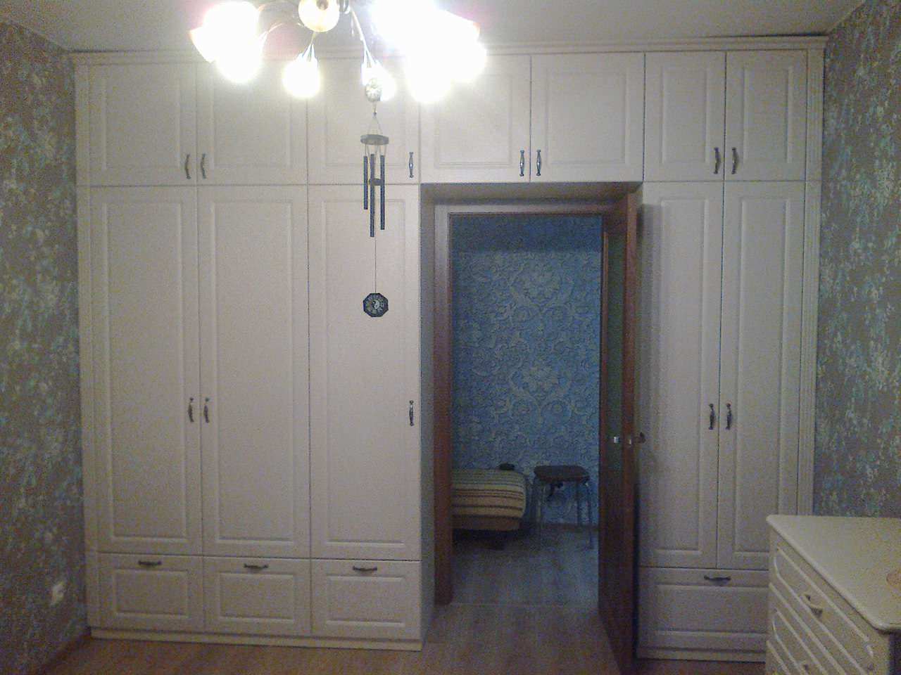 Шкаф во всю стену