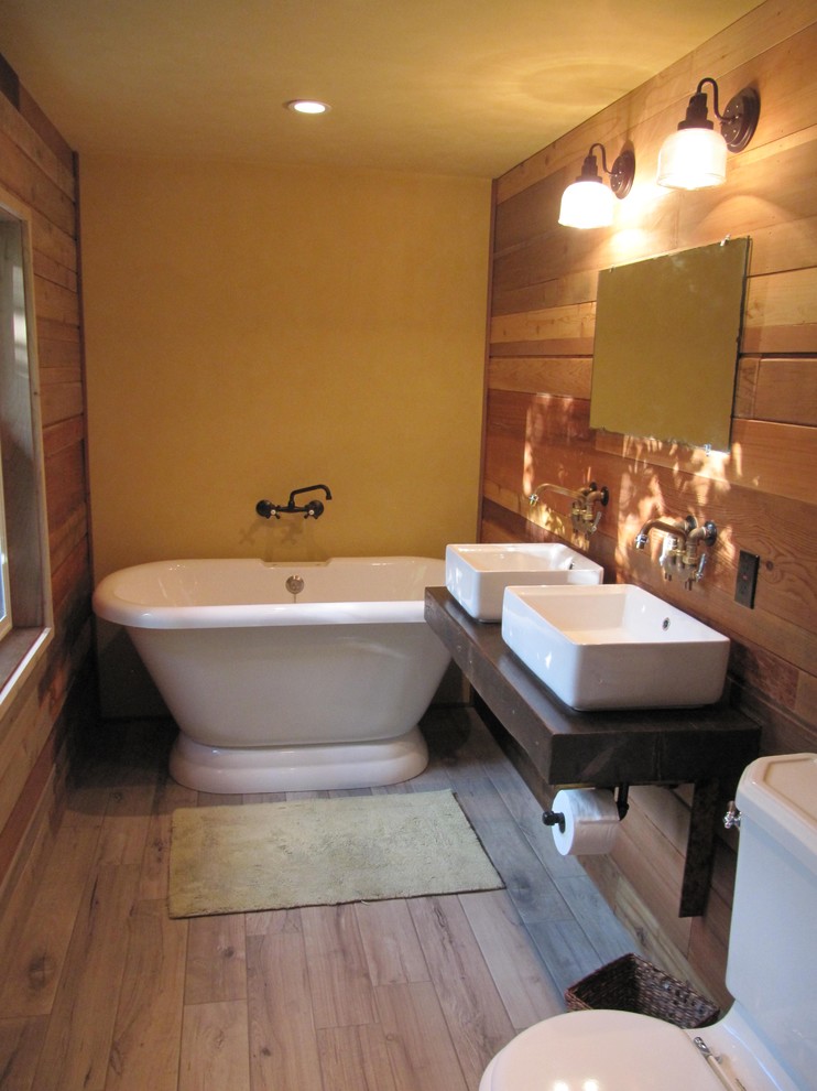 Inspiration for a mid-sized rustic home design remodel