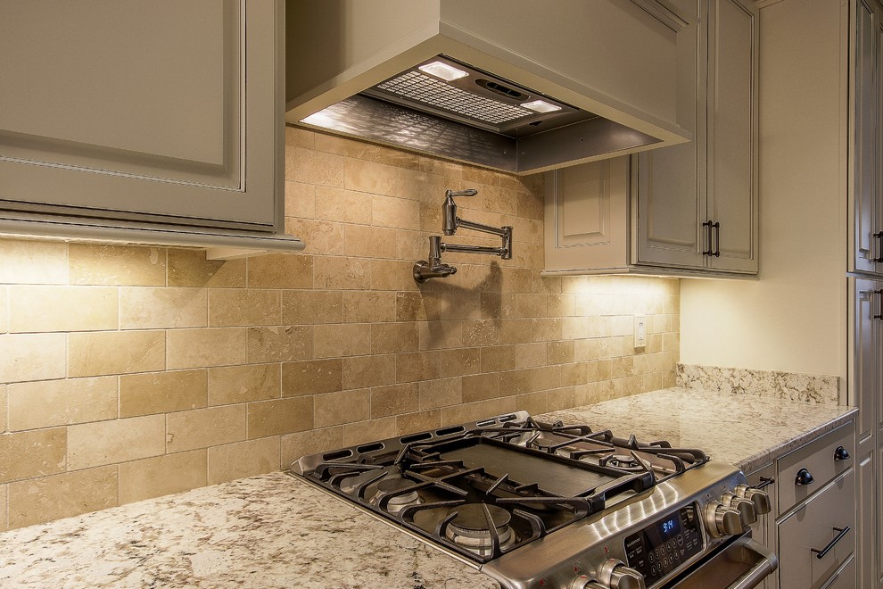 Kitchen - transitional kitchen idea