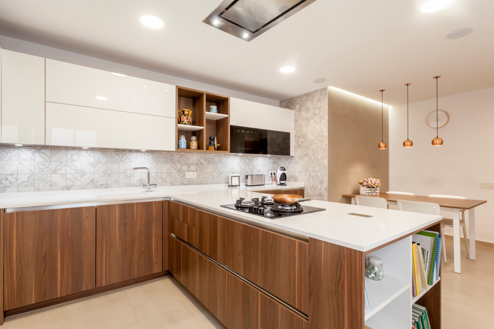 Contemporary u-shaped eat-in kitchen in Valencia with a drop-in sink, flat-panel cabinets, medium wood cabinets, grey splashback, a peninsula, beige floor and white benchtop.