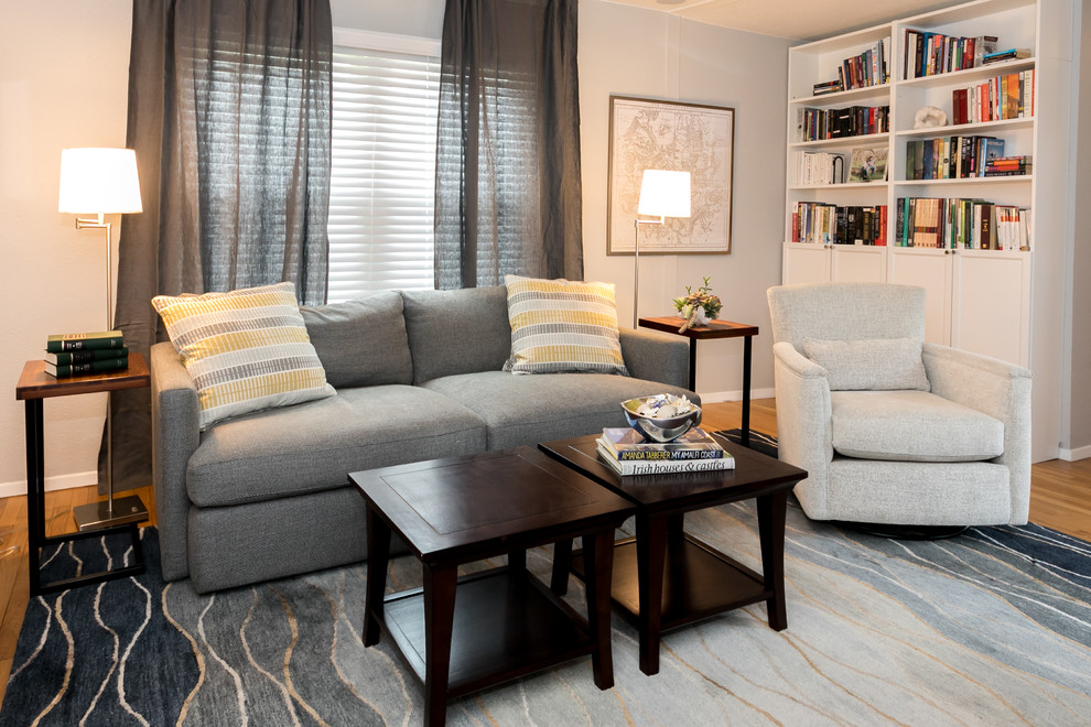 Transitional home design photo in Austin