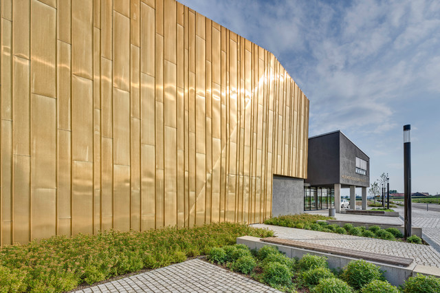 goldene metall fassade