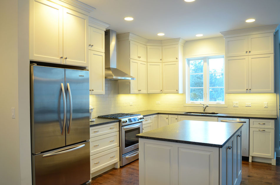Example of a transitional kitchen design in Chicago