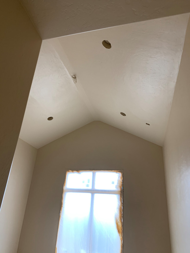 Transitional home design photo in Austin