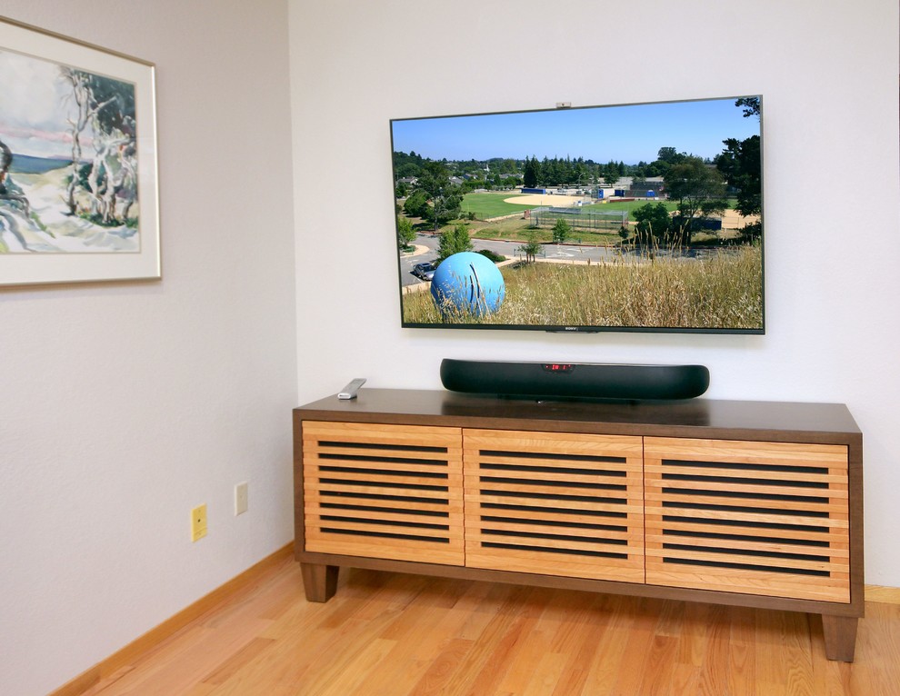 Inspiration for a transitional living room remodel in San Francisco