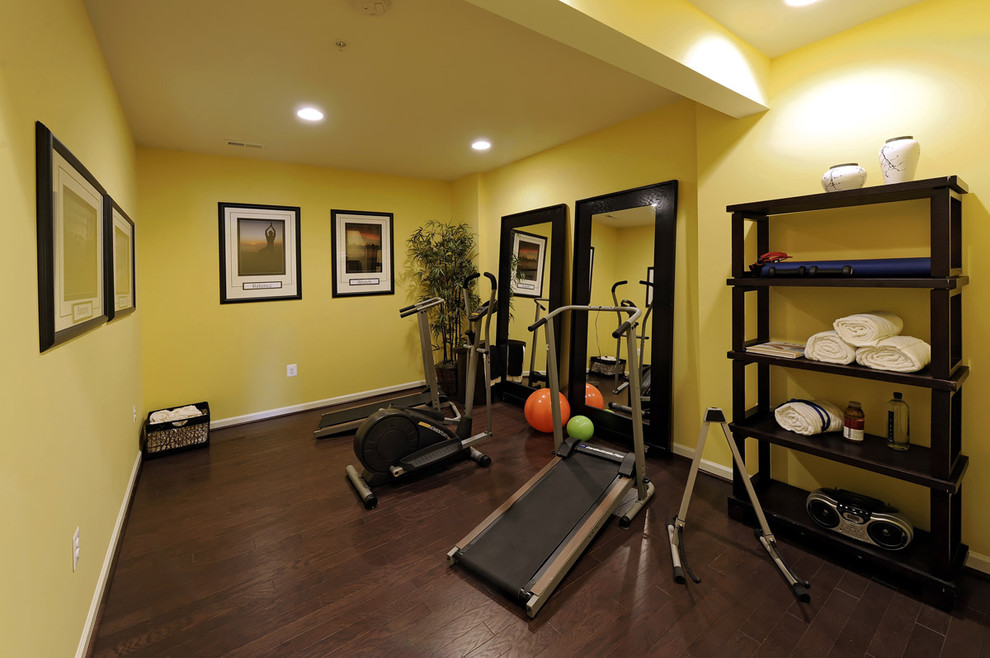 Design ideas for a modern home gym in DC Metro with brown floor.