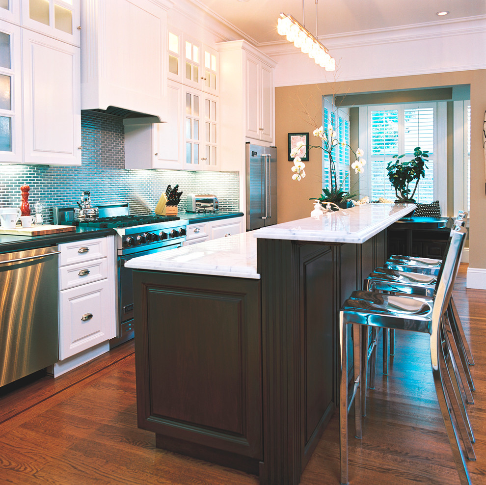 Design ideas for a traditional kitchen in San Francisco.