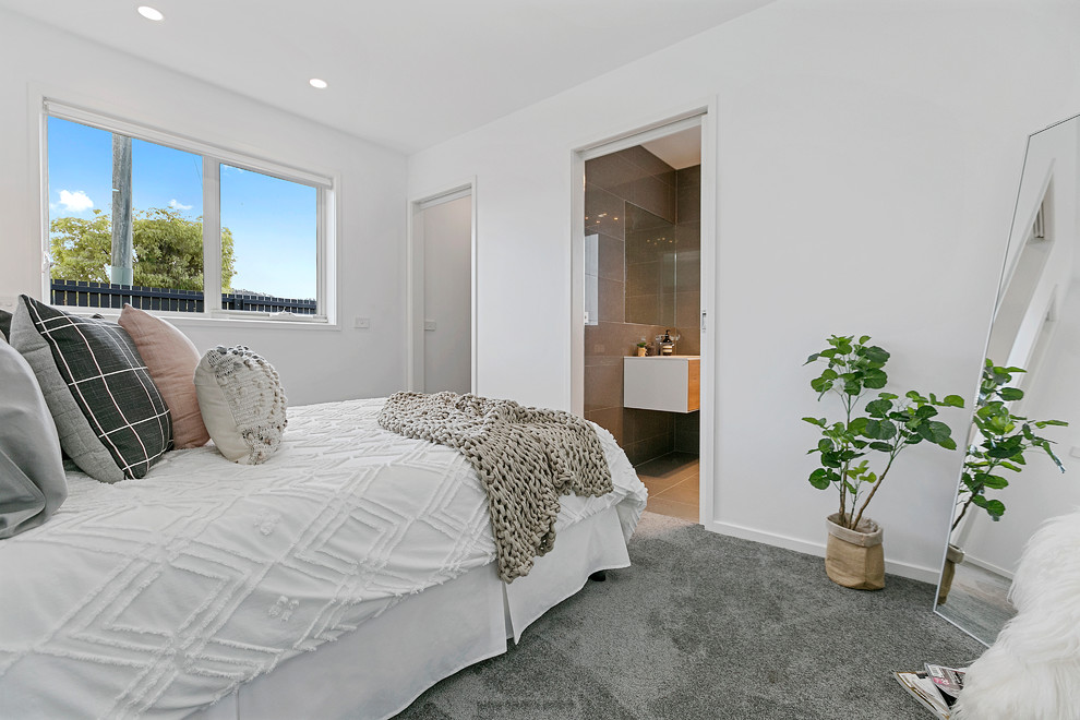 Design ideas for a contemporary bedroom in Hobart.