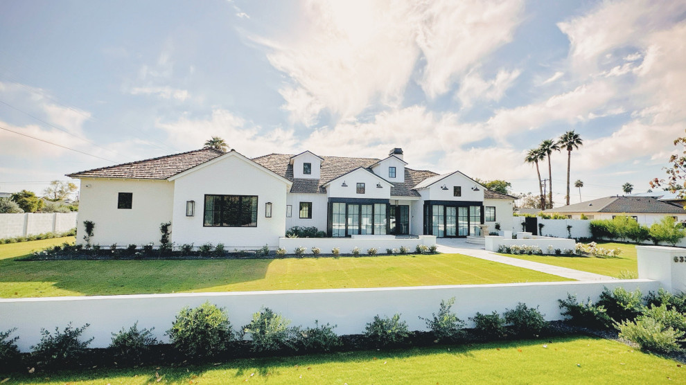 Home design - transitional home design idea in Phoenix