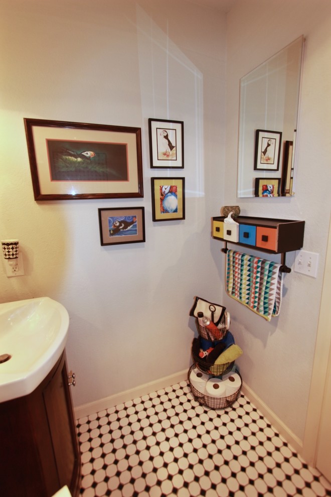 Example of a small transitional home design design
