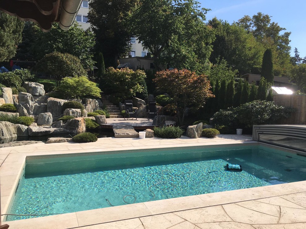 Moderner Pool in Sonstige