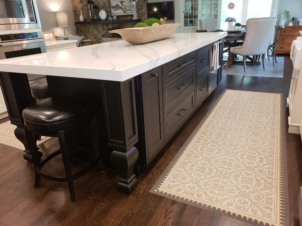 Example of a transitional kitchen design in Cedar Rapids