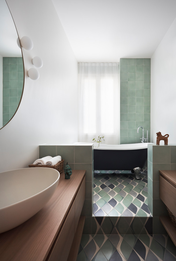 Photo of a contemporary bathroom in Milan.