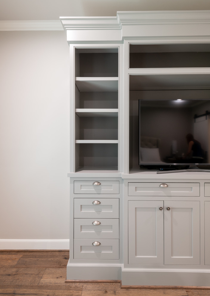 Transitional home design photo in Houston