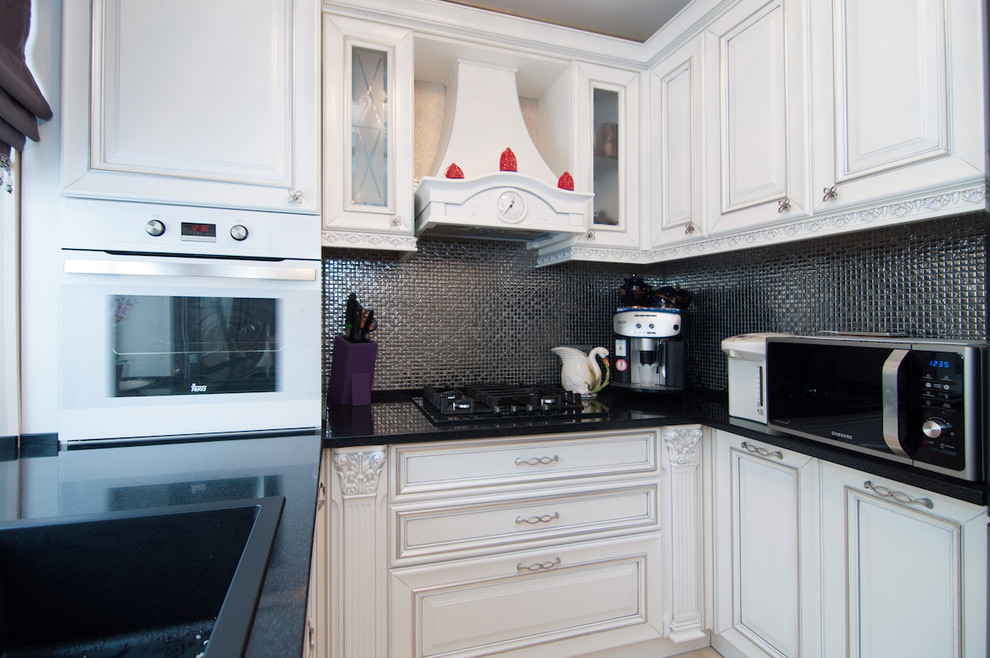 Классическая кухня в черно-белых тонах