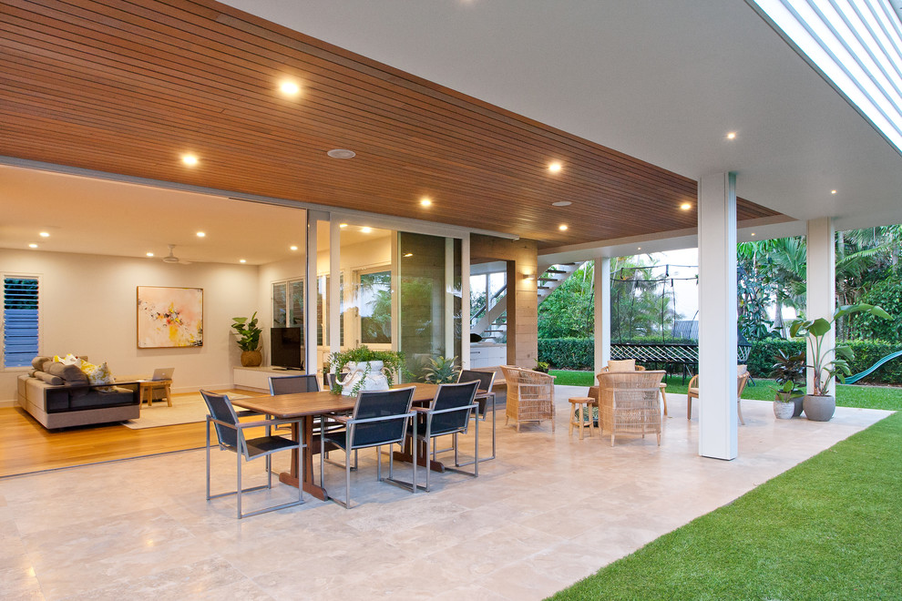 Design ideas for a contemporary patio in Sunshine Coast.
