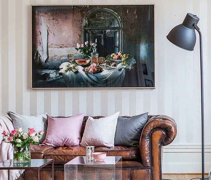 This is an example of an eclectic living room in Stockholm.
