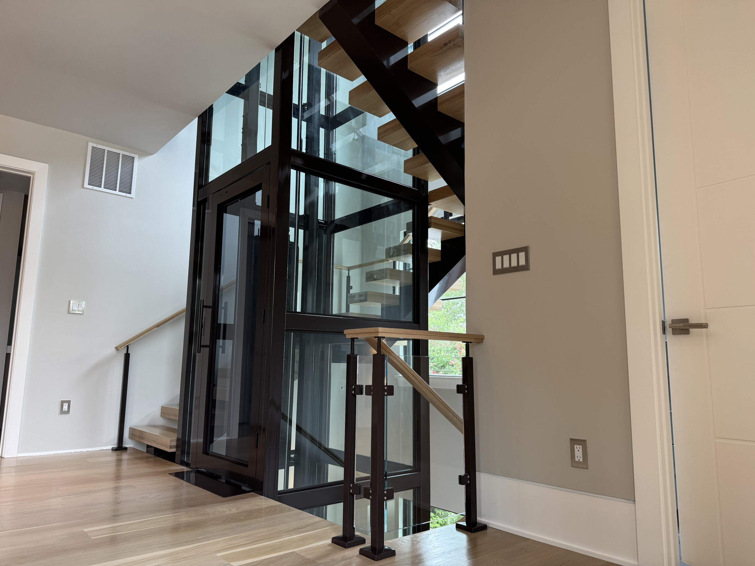 136_Modern Mono-Beam Encircling Glass Elevator, Bethesda, MD 20814