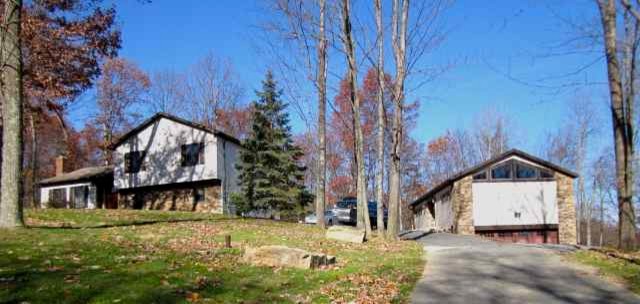 Photo of a contemporary shed and granny flat in Other.