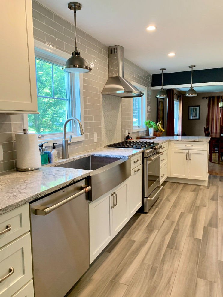 Kitchen - kitchen idea in Boston