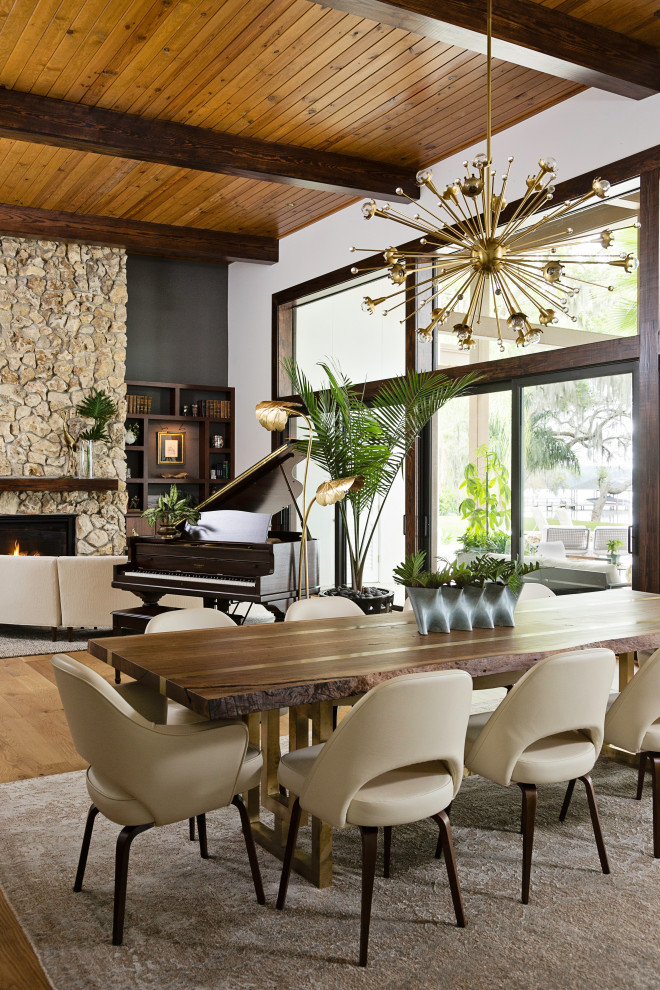 Design ideas for a midcentury dining room in Miami.