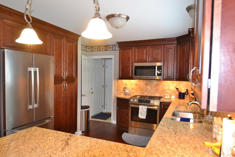 Kitchen - kitchen idea in St Louis