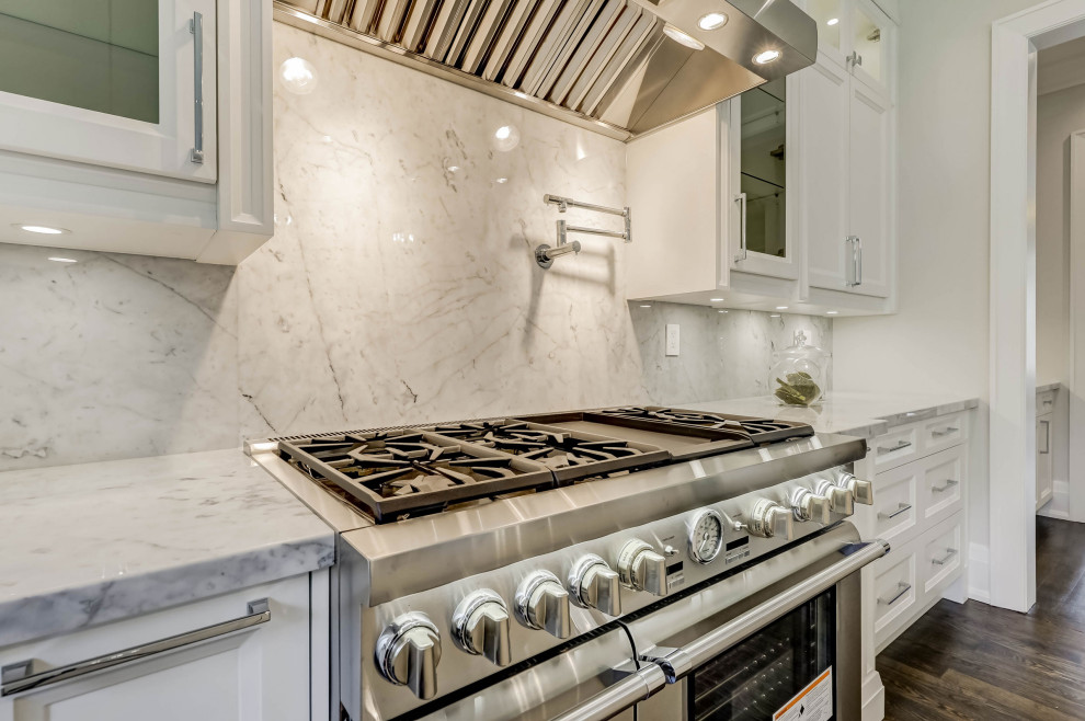 Example of a transitional kitchen design in Toronto