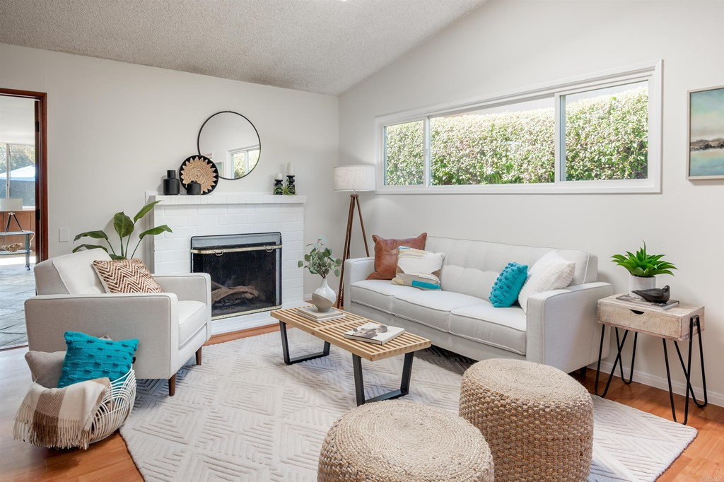 San Diego Mid-century modern home staging