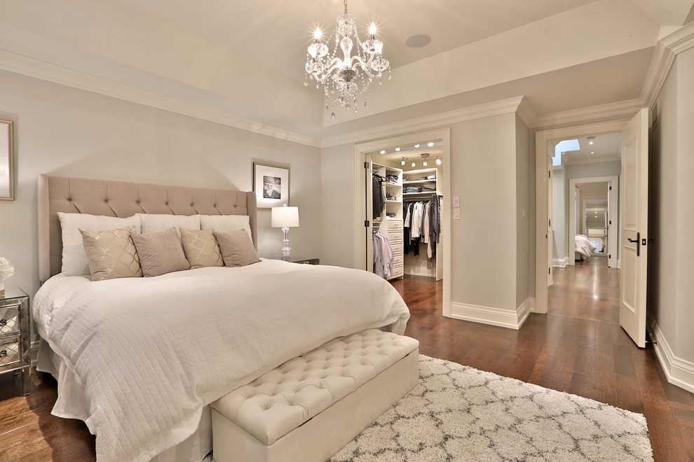 Design ideas for a traditional bedroom in Toronto.