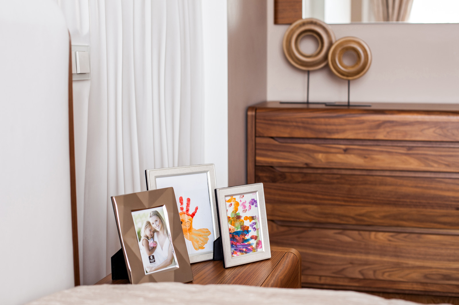 Квартира цвета ультрафиолет. Интерьер в цвете 2018 года.