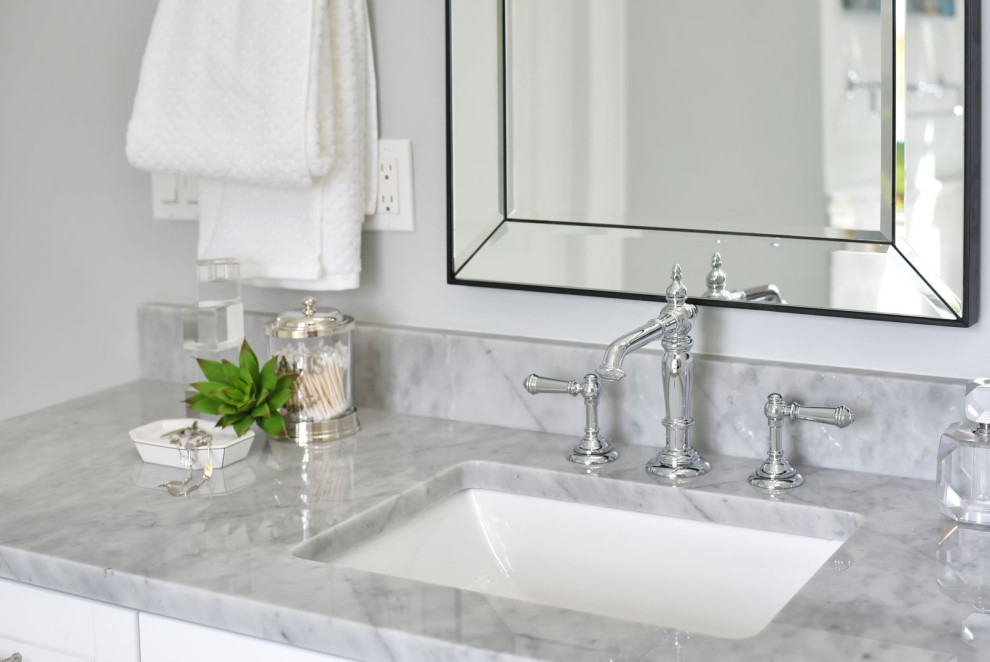 Inspiration for a transitional bathroom remodel in Jacksonville