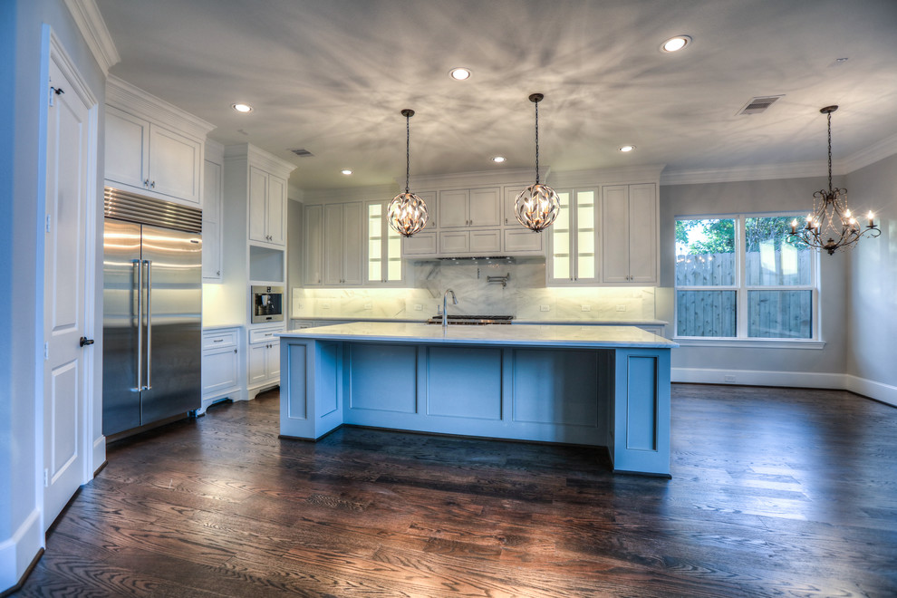 Inspiration for a transitional kitchen remodel in Houston