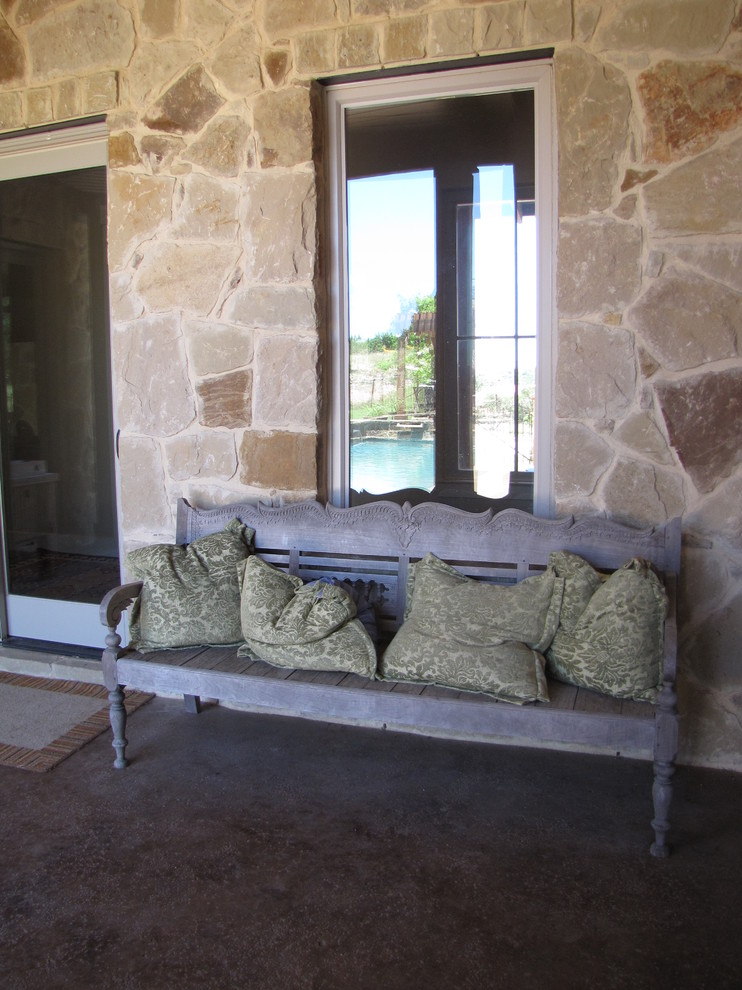 Transitional home design photo in Austin