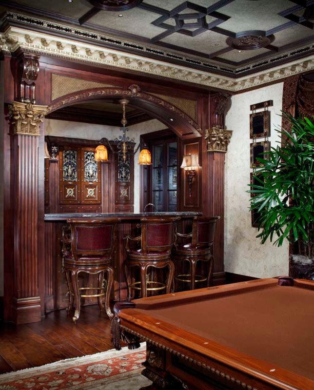 Photo of a traditional home bar in New Orleans.
