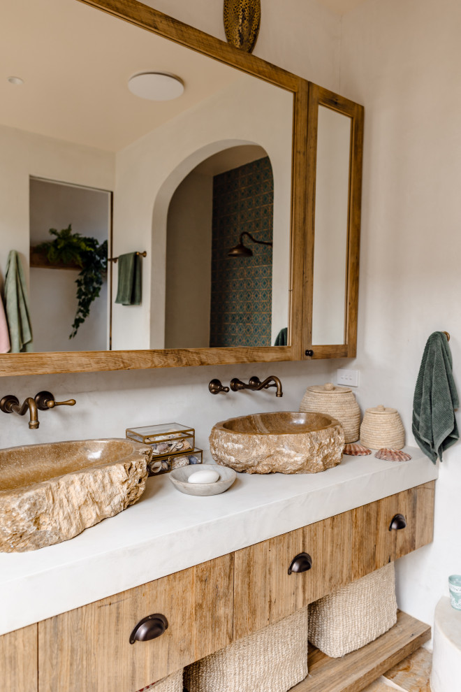 Design ideas for a mediterranean bathroom in Geelong.