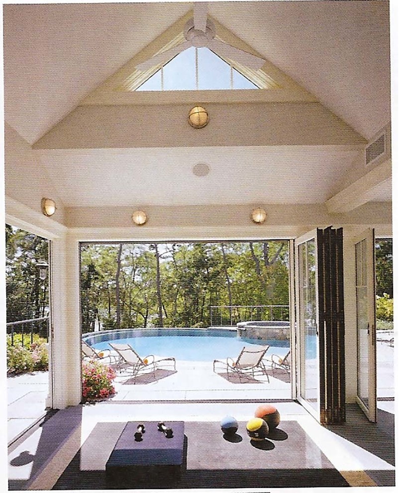 Example of a classic home gym design in Boston