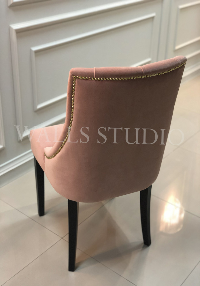 Стул в шоу-руме (Москва, Рябиновая ул 41, стр 6, помещение 0-11)